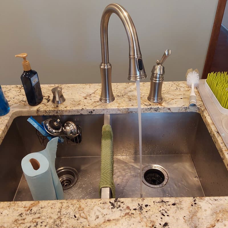 kitchen faucet water running